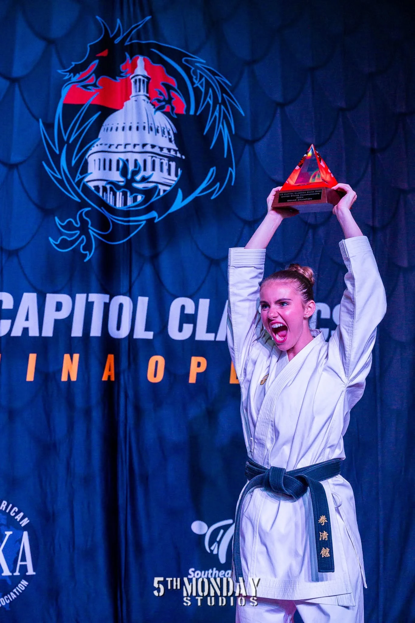 Gabrielle Rudolph raising her trophy at the US CAPITOL CLASSICS CHINA OPEN